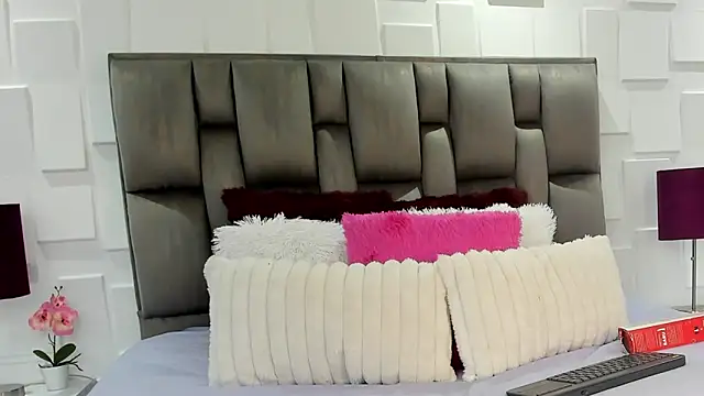 AndreaRusseau online show from February 4, 2026, 6:47 pm