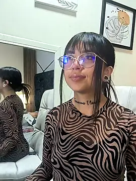 mary luckaysha  online show from February 4, 2026, 8:58 pm