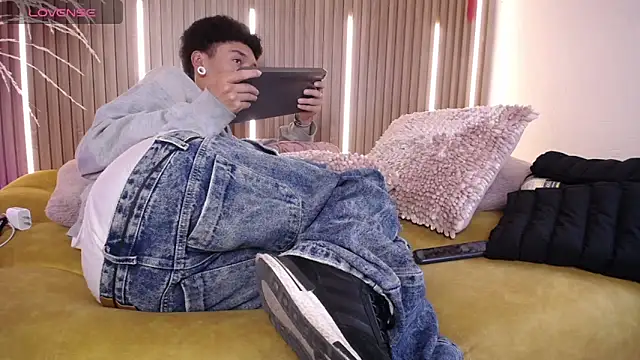 Snapshot of David_Banks_ chatting on March 18, 2026, 12:52 pm David Banks online show from March 18, 2026, 12:52 pm