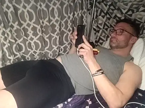 Snapshot of CashDaddyxx chatting on March 3, 2026, 11:32 pm CashDaddyxx online show from March 3, 2026, 11:32 pm