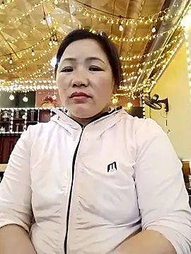 quynhbupbe11 online show from March 26, 2026, 1:06 pm