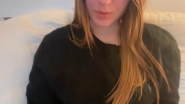 Lucyschickt online show from May 1, 2026, 6:56 pm