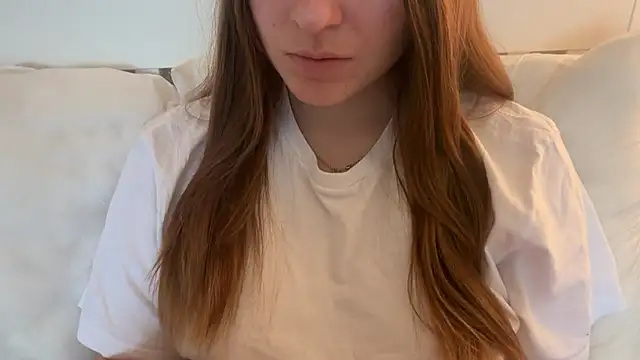 Lucyschickt online show from May 5, 2026, 5:59 am