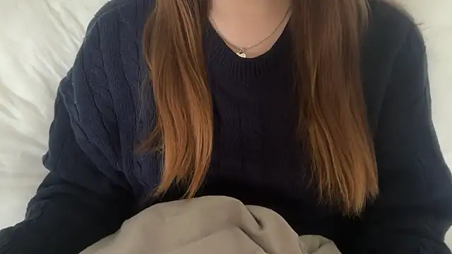 Lucyschickt online show from May 6, 2026, 7:13 am