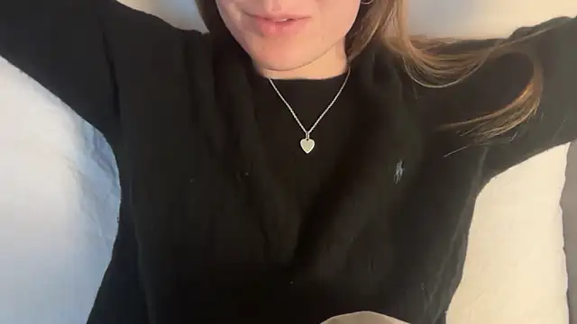 Lucyschickt online show from May 7, 2026, 5:40 pm