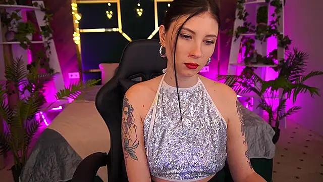 Snapshot of LunaaMay chatting on February 13, 2026, 10:44 am LunaaMay online show from February 13, 2026, 10:44 am