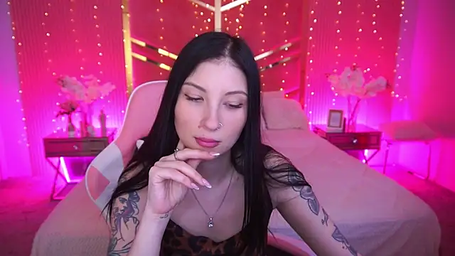 Snapshot of LunaaMay chatting on March 26, 2026, 7:25 am LunaaMay online show from March 26, 2026, 7:25 am