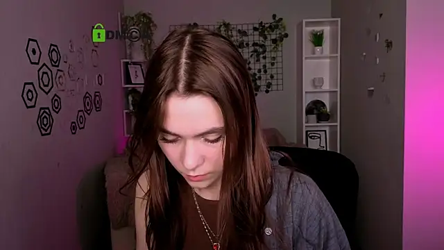 laurenmurrr online show from May 17, 2026, 9:17 am