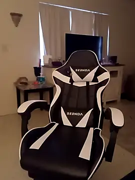 Rosegold2431 online show from February 10, 2026, 4:33 pm