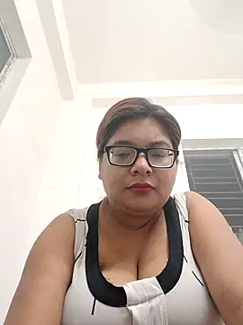 Elie Hallway online show from May 3, 2026, 6:58 pm