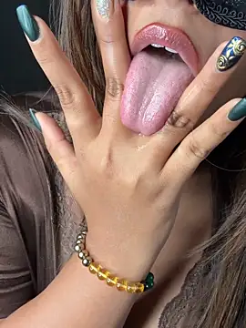 Snapshot of queen-panda chatting on February 15, 2026, 9:33 pm queen-panda online show from February 15, 2026, 9:33 pm