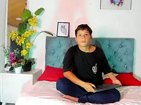 AlexDuMontt online show from February 2, 2026, 7:45 pm