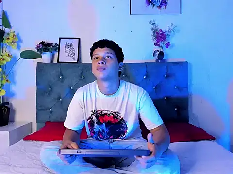 AlexDuMontt online show from February 3, 2026, 8:03 pm