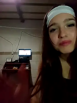 dieciochoyundia online show from March 25, 2026, 3:23 am