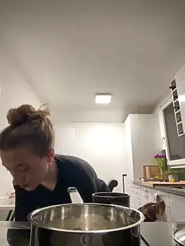 romyxxs online show from February 1, 2026, 5:11 pm