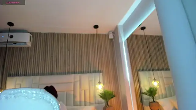 Ravenn21x online show from March 20, 2026, 11:37 am