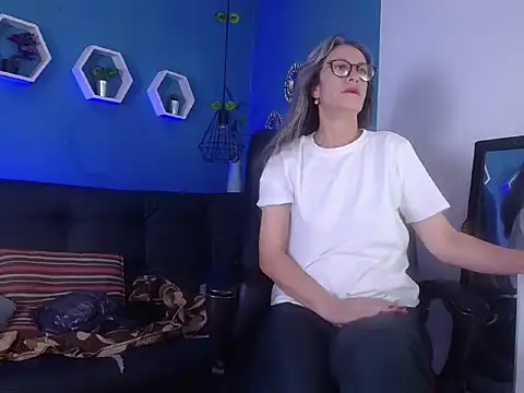 laurasofia45 online show from March 1, 2026, 10:17 am