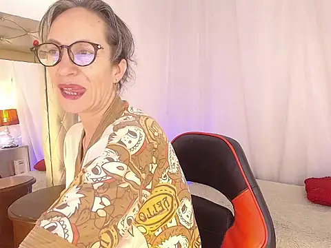 laurasofia45 online show from May 8, 2026, 2:44 pm