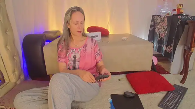 laurasofia45 online show from June 11, 2026, 11:19 am