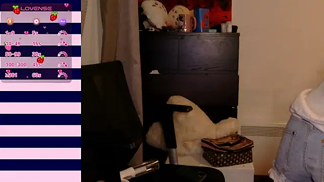 Snapshot of bloggirllaurel chatting on February 23, 2026, 1:36 am bloggirllaurel online show from February 23, 2026, 1:36 am