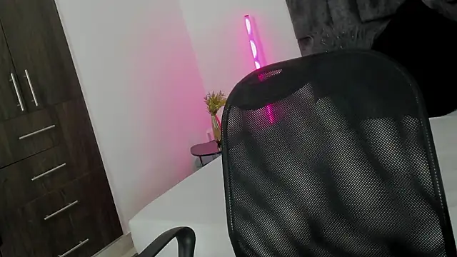 Malory Saenzz online show from February 24, 2026, 1:20 pm