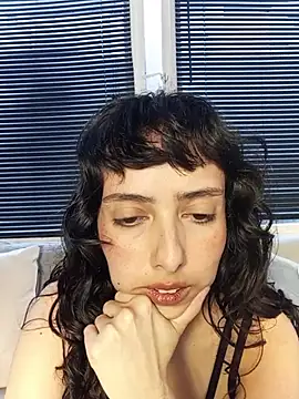 Snapshot of Eva_Err chatting on February 15, 2026, 9:11 pm Eva Err online show from February 15, 2026, 9:11 pm