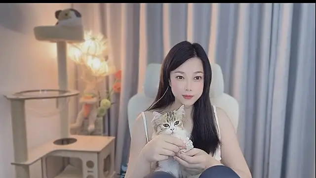 Snapshot of Yumi_yuni chatting on May 6, 2026, 1:16 pm Yumi yuni online show from May 6, 2026, 1:16 pm