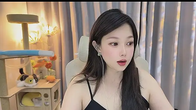 Snapshot of Yumi_yuni chatting on June 1, 2026, 1:24 pm Yumi yuni online show from June 1, 2026, 1:24 pm