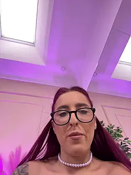 CrystalRedd online show from February 22, 2026, 6:57 am