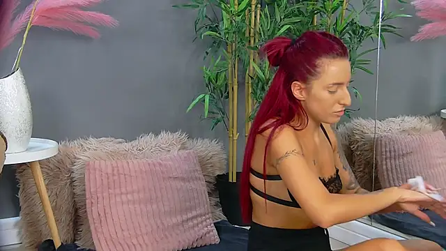 CrystalRedd online show from June 17, 2026, 4:59 am