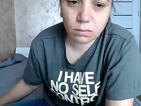 LorraGrey online show from April 27, 2026, 6:11 am
