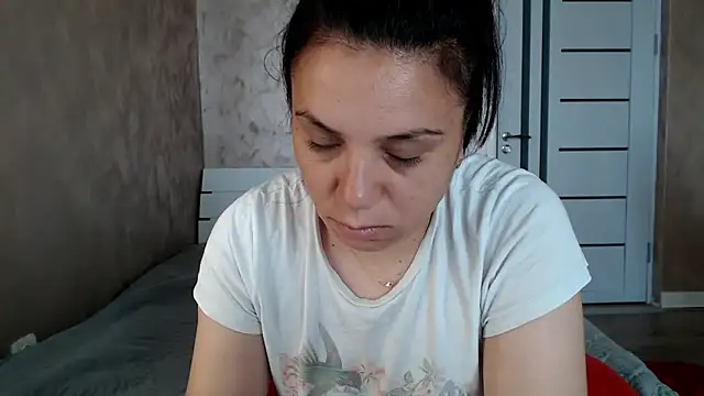 LorraGrey online show from June 9, 2026, 3:40 am