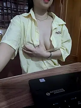 Snapshot of NinaKey chatting on July 23, 2026, 3:37 am NinaKey online show from July 23, 2026, 3:37 am