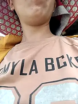 hot-luna- online show from May 4, 2026, 8:32 am