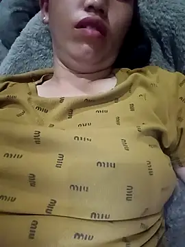 hot-luna- online show from May 7, 2026, 8:58 pm