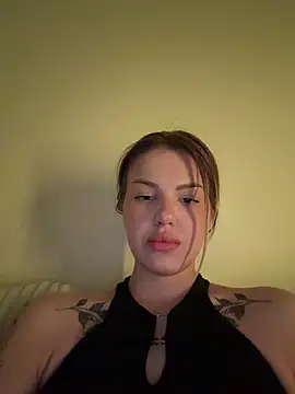 Snapshot of AkylinaGold chatting on April 18, 2026, 9:59 pm AkylinaGold online show from April 18, 2026, 9:59 pm