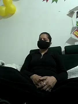 Suhanahotty1 online show from February 12, 2026, 5:02 am