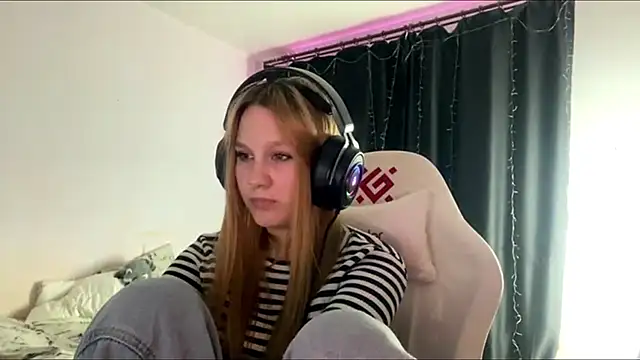 axin burnell online show from April 23, 2026, 5:48 pm