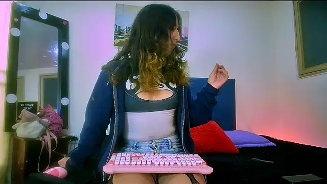 MEW ALIX online show from June 18, 2026, 7:51 pm
