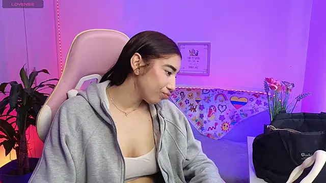 Sofiagomez777 online show from March 19, 2026, 1:04 pm