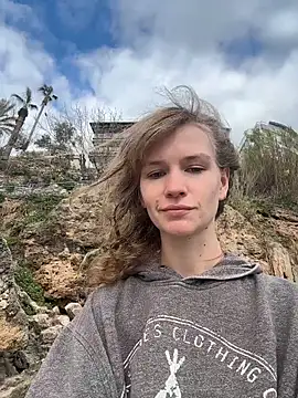 Crystal Kris online show from March 19, 2026, 1:48 pm