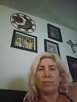 Snapshot of Icequeen1981 chatting on February 2, 2026, 5:00 pm Icequeen1981 online show from February 2, 2026, 5:00 pm