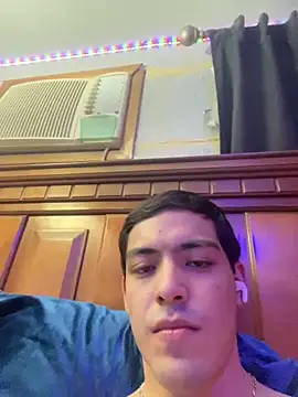 Snapshot of Tupapi696969q chatting on April 4, 2026, 4:22 am Tupapi696969q online show from April 4, 2026, 4:22 am