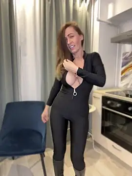 DivineAmely online show from April 28, 2026, 8:36 pm