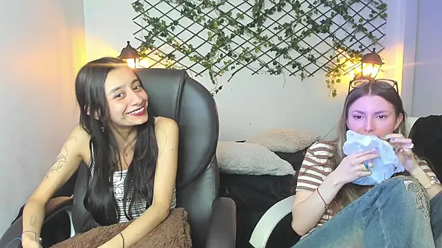 nana  rousse online show from March 26, 2026, 4:40 am