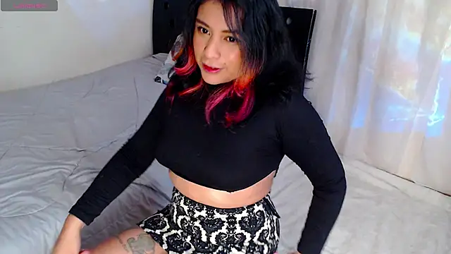 Snapshot of laury_moon chatting on February 10, 2026, 4:55 pm laury moon online show from February 10, 2026, 4:55 pm