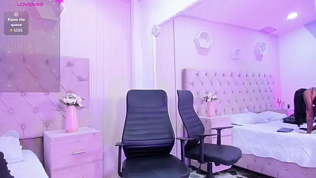 JazminRusso  online show from April 9, 2026, 4:56 am