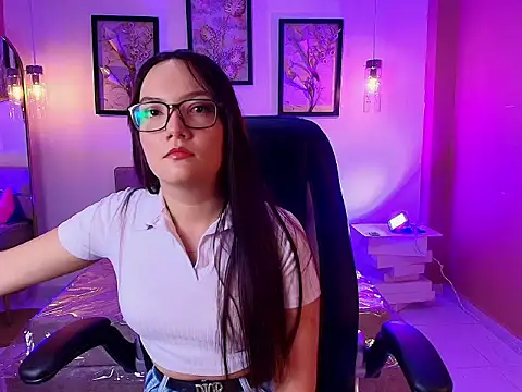 Snapshot of AylinStorm chatting on February 3, 2026, 11:59 am AylinStorm online show from February 3, 2026, 11:59 am