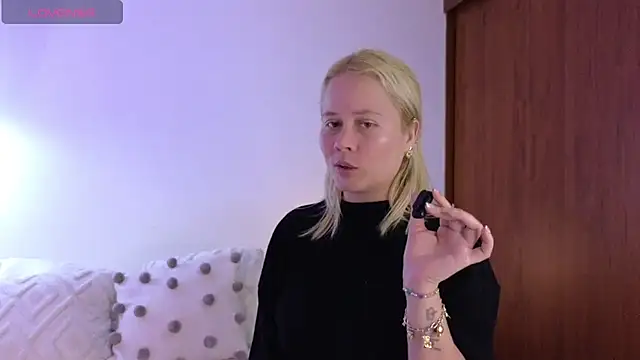 Snapshot of zoee__sweet chatting on April 13, 2026, 10:59 pm zoee sweet online show from April 13, 2026, 10:59 pm