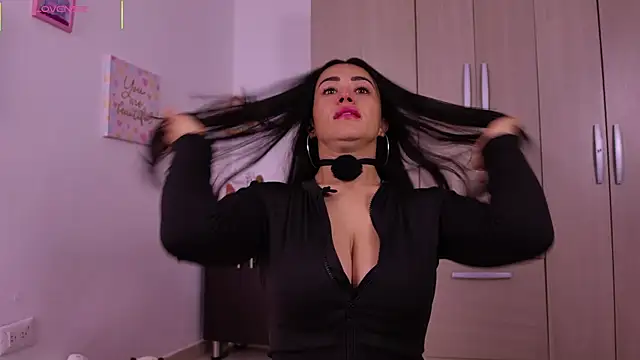 im natalia online show from June 10, 2026, 10:03 am